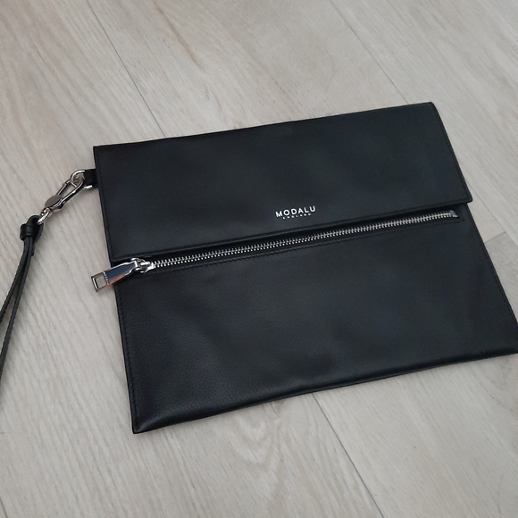 Modalu England black wristlet